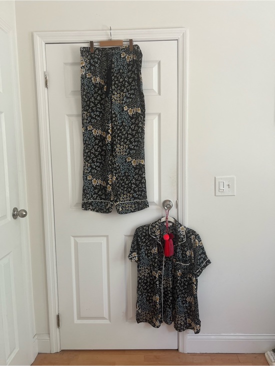LOFT Other - LOFT silk Black Floral Pajama Set - Short Sleeve Top & Pants